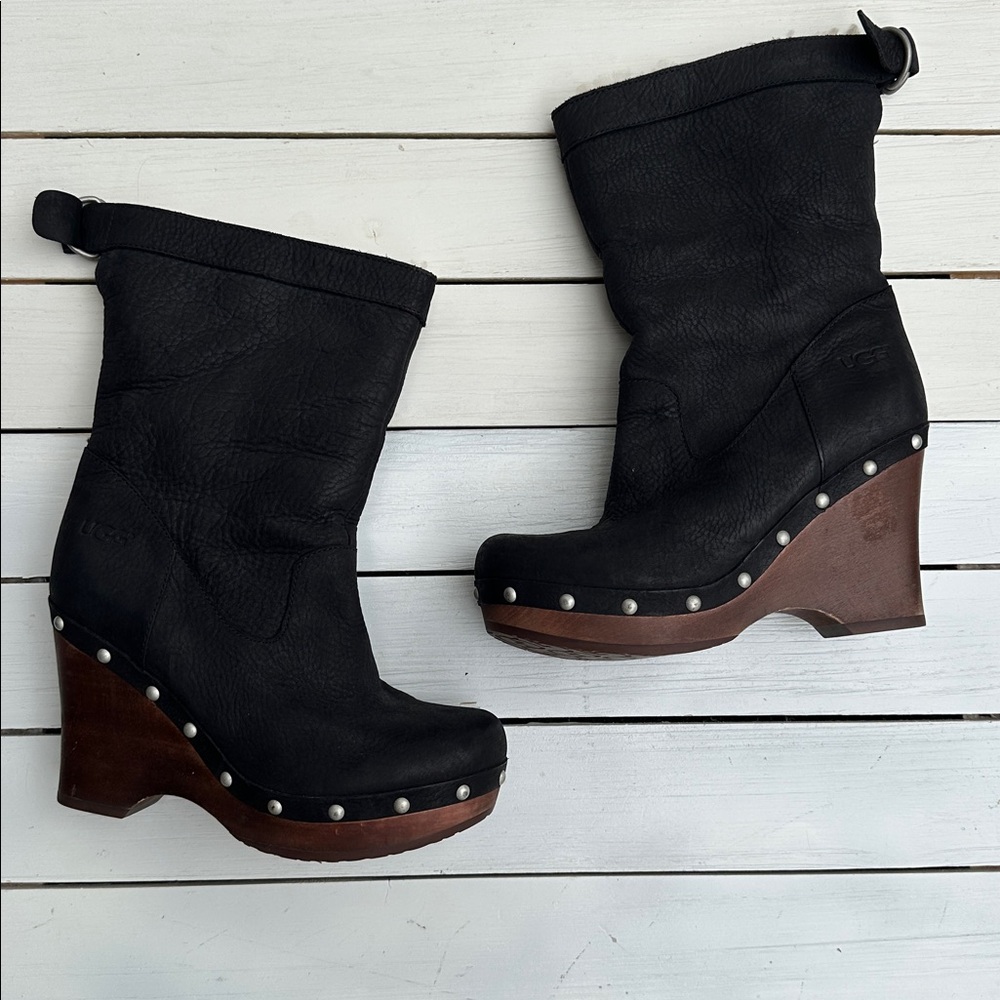 UGG Carnegie Leather Clog Style Wedge Boot Black size 6